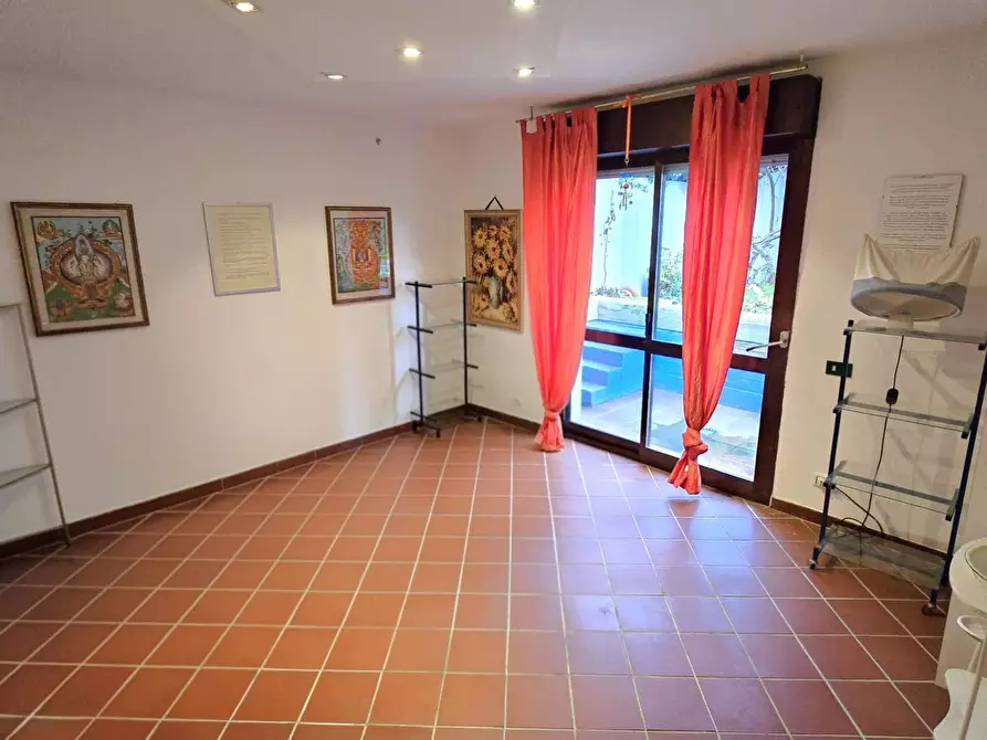 Immagine 36 di Villa in vendita  in Strada Carducci 3/b a Bari