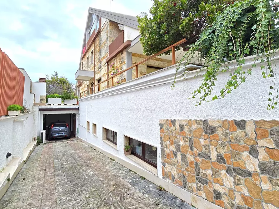 Immagine 38 di Villa in vendita  in Strada Carducci 3/b a Bari
