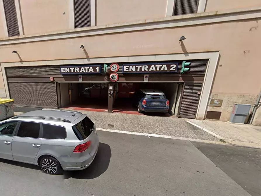 Immagine 2 di Box auto in affitto  in via niccolò piccinni 111 a Bari