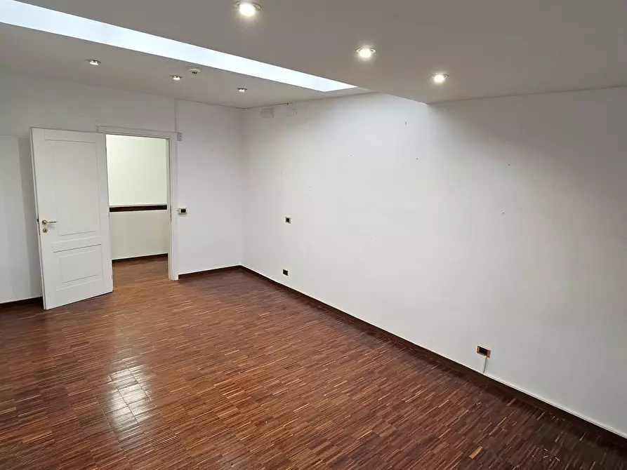 Immagine 15 di Capannone industriale in vendita  in Strada Statale 100 KM 17 a Adelfia