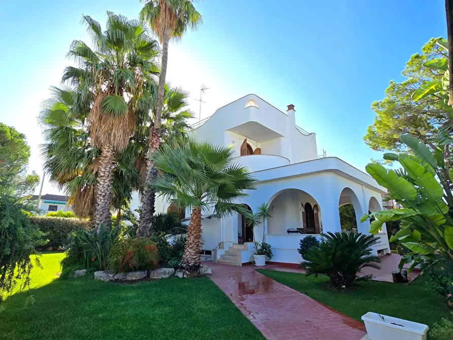 Immagine 1 di Villa in vendita  in VIA TOMMASO SICILIANI 6 a Bari