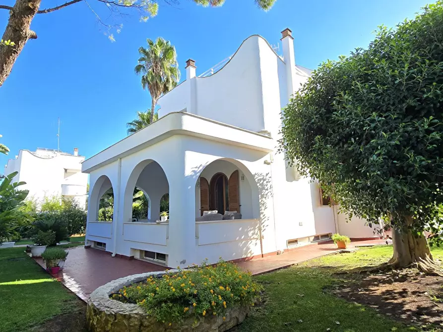Immagine 2 di Villa in vendita  in VIA TOMMASO SICILIANI 6 a Bari