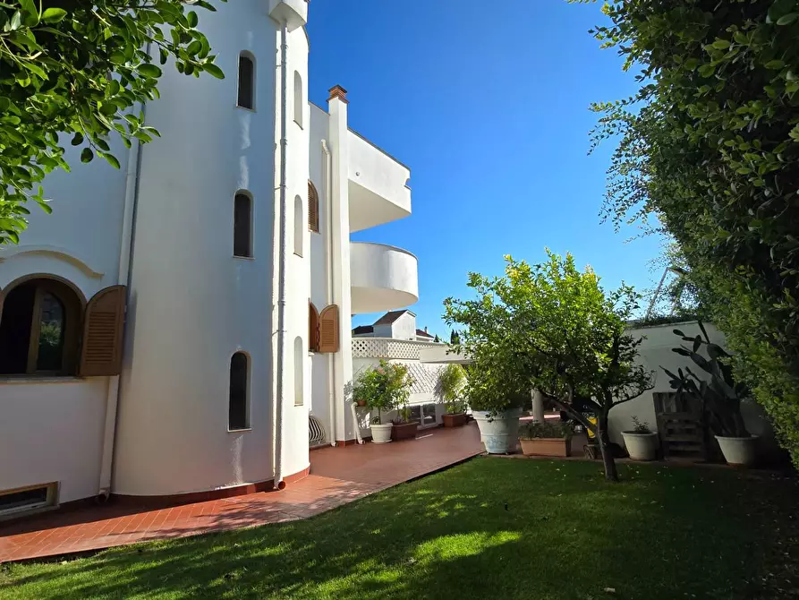 Immagine 3 di Villa in vendita  in VIA TOMMASO SICILIANI 6 a Bari