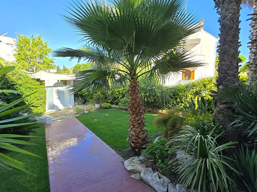 Immagine 6 di Villa in vendita  in VIA TOMMASO SICILIANI 6 a Bari