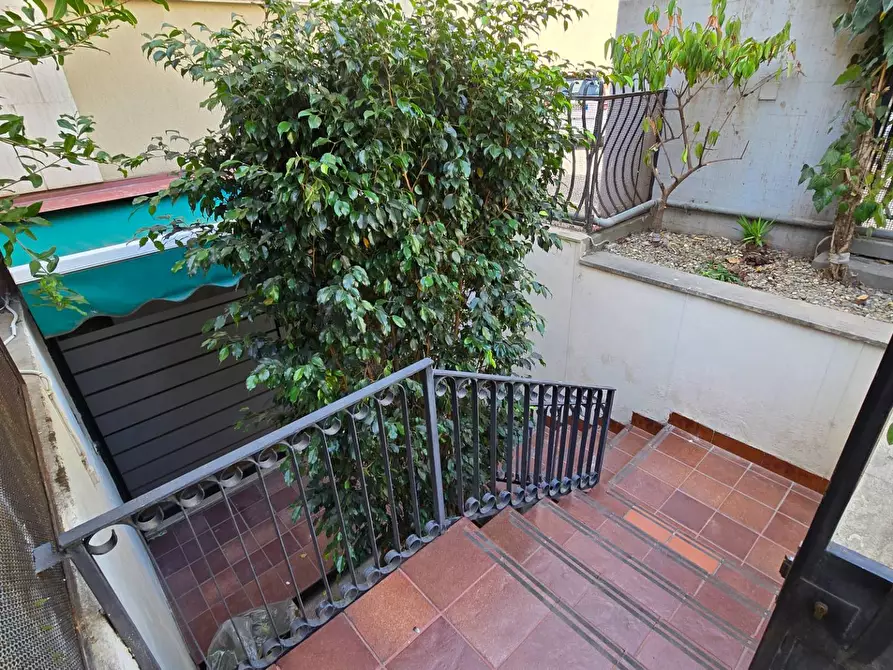 Immagine 2 di Locale commerciale in vendita  in Via Giuseppe Palmieri 4/b a Bari