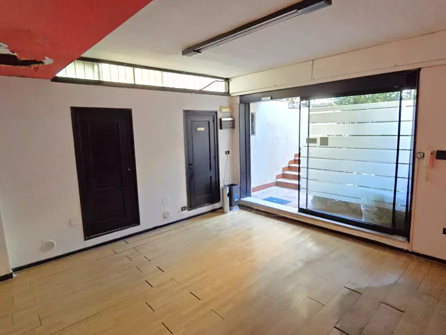 Immagine 6 di Locale commerciale in vendita  in Via Giuseppe Palmieri 4/b a Bari