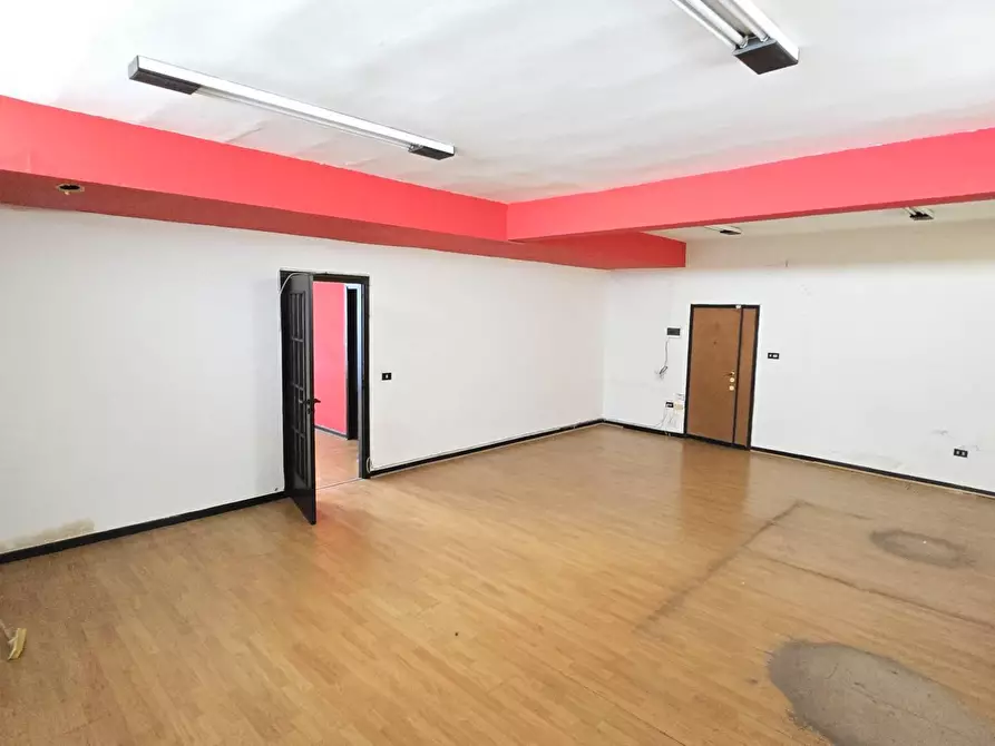 Immagine 7 di Locale commerciale in vendita  in Via Giuseppe Palmieri 4/b a Bari