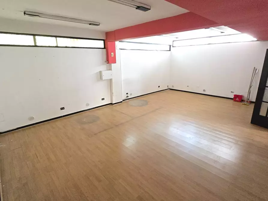 Immagine 9 di Locale commerciale in vendita  in Via Giuseppe Palmieri 4/b a Bari