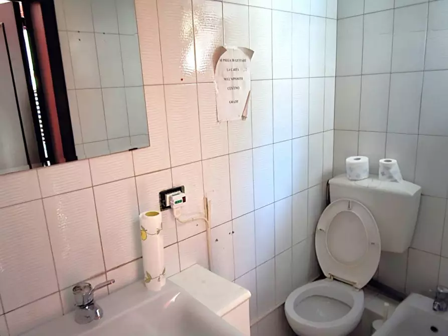 Immagine 10 di Locale commerciale in vendita  in Via Giuseppe Palmieri 4/b a Bari