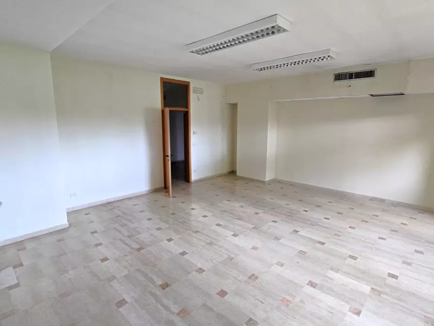 Immagine 8 di Ufficio in affitto  in Via Rodolfo Redi 3 a Bari