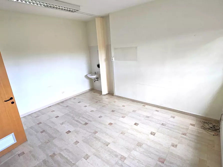 Immagine 11 di Ufficio in affitto  in Via Rodolfo Redi 3 a Bari