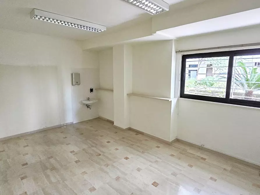 Immagine 13 di Ufficio in affitto  in Via Rodolfo Redi 3 a Bari