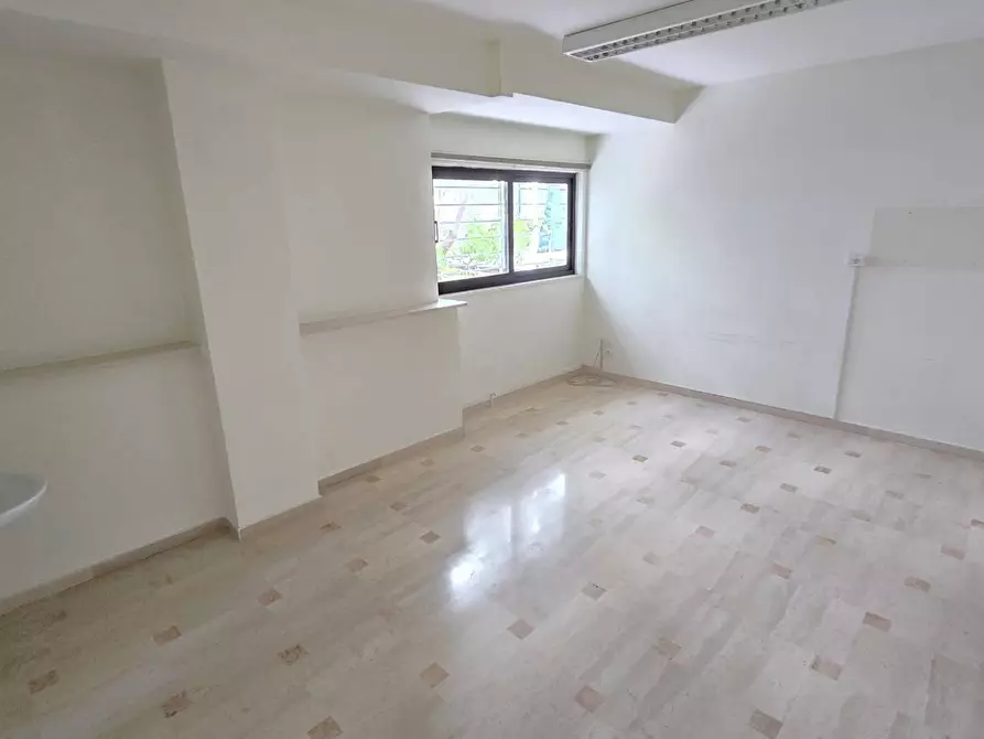 Immagine 14 di Ufficio in affitto  in Via Rodolfo Redi 3 a Bari