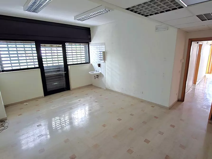 Immagine 15 di Ufficio in affitto  in Via Rodolfo Redi 3 a Bari