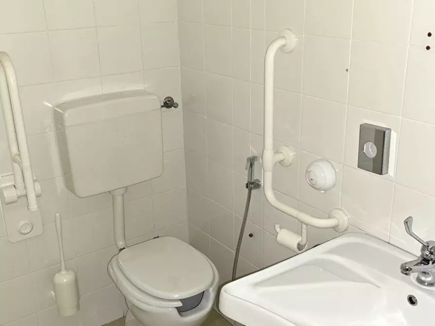 Immagine 16 di Ufficio in affitto  in Via Rodolfo Redi 3 a Bari