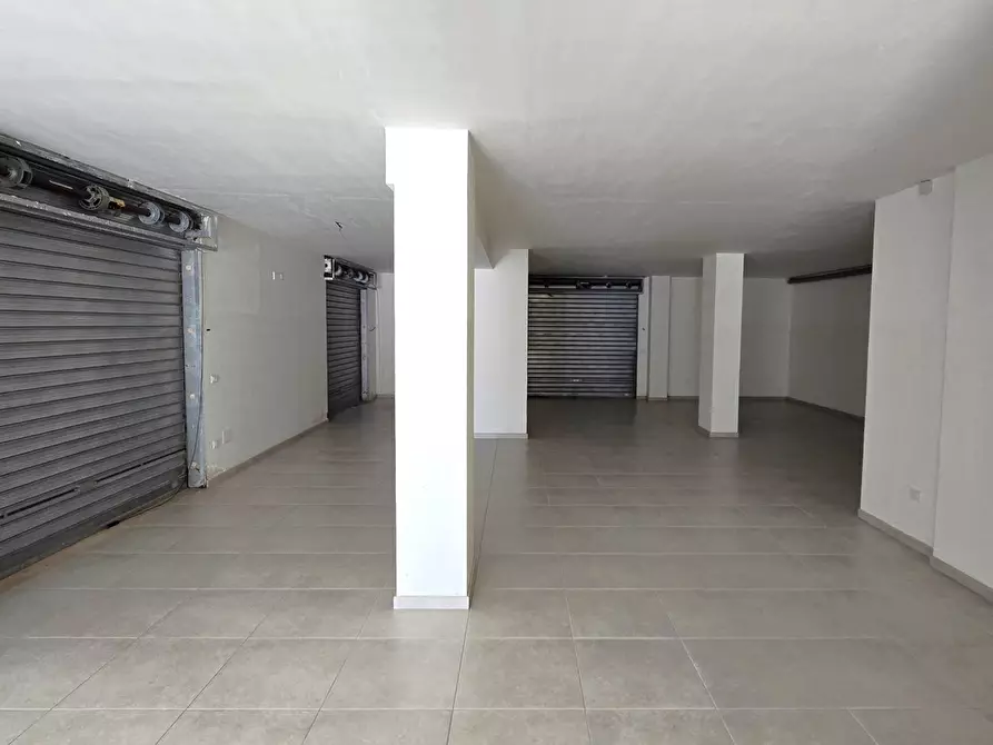 Immagine 8 di Locale commerciale in affitto  in VIA LORENZO VITALE 13 a Bari