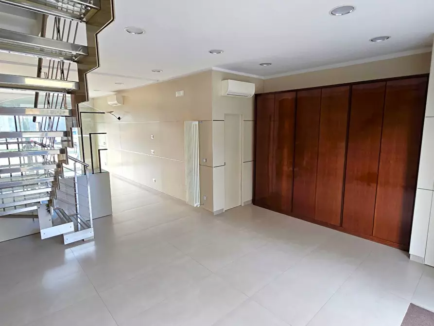 Immagine 6 di Ufficio in affitto  in via demetrio marin 43 a Bari