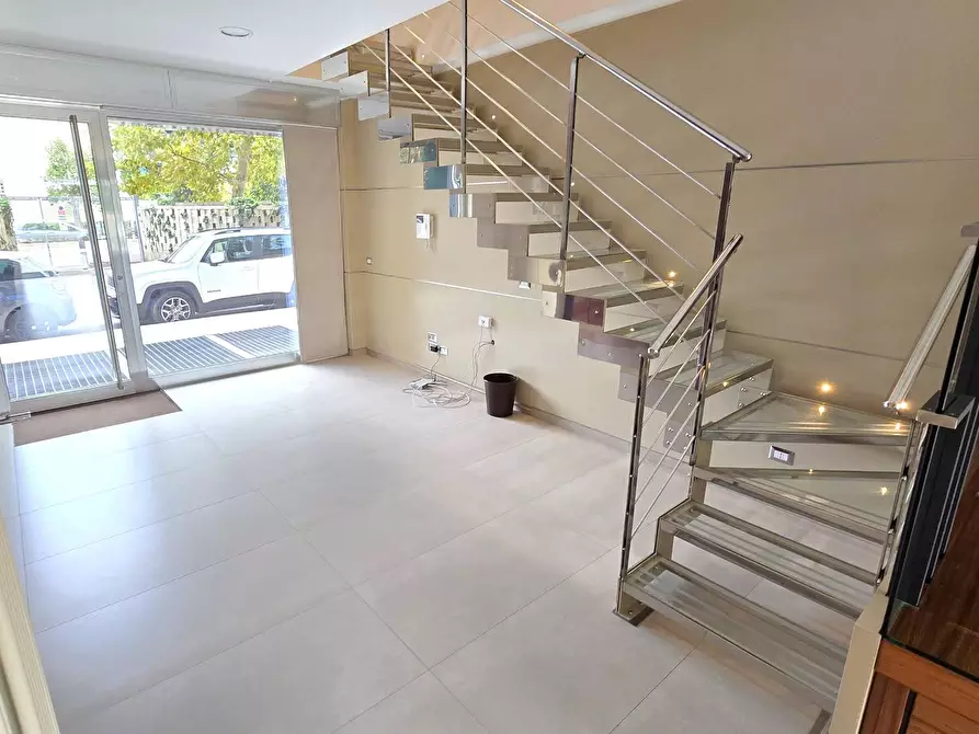 Immagine 7 di Ufficio in affitto  in via demetrio marin 43 a Bari