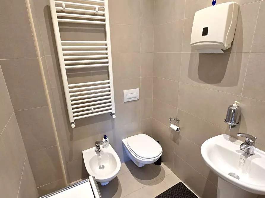 Immagine 11 di Ufficio in affitto  in via demetrio marin 43 a Bari