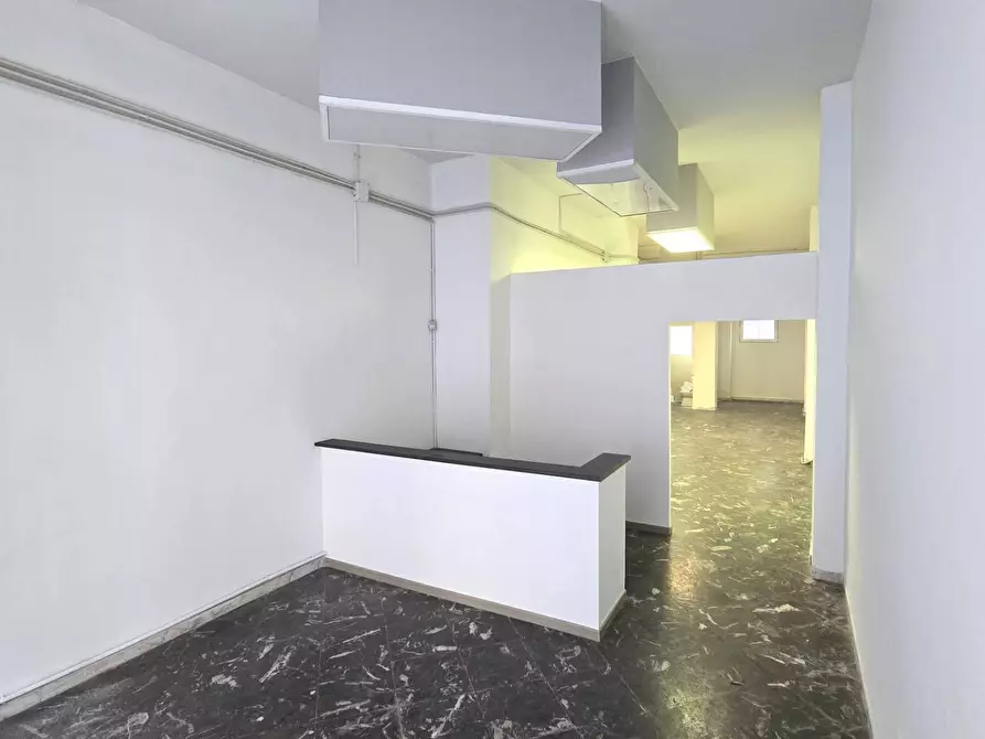 Immagine 2 di Locale commerciale in affitto  in VIA DEI MILLE 50/A a Bari