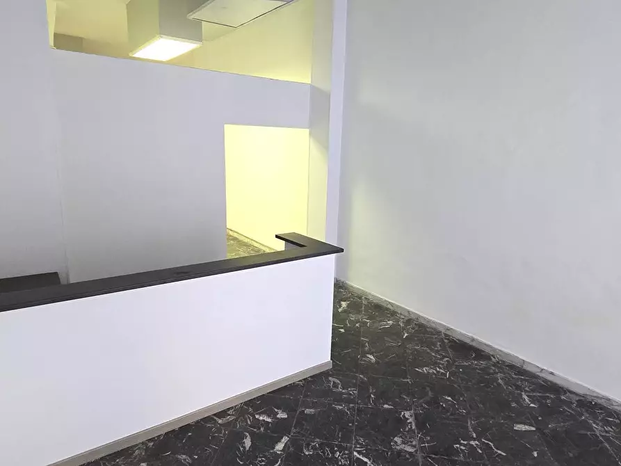 Immagine 3 di Locale commerciale in affitto  in VIA DEI MILLE 50/A a Bari