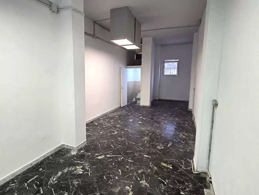 Immagine 5 di Locale commerciale in affitto  in VIA DEI MILLE 50/A a Bari