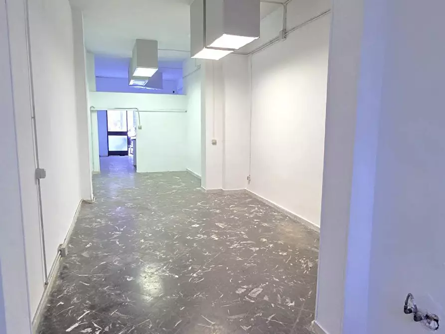 Immagine 6 di Locale commerciale in affitto  in VIA DEI MILLE 50/A a Bari