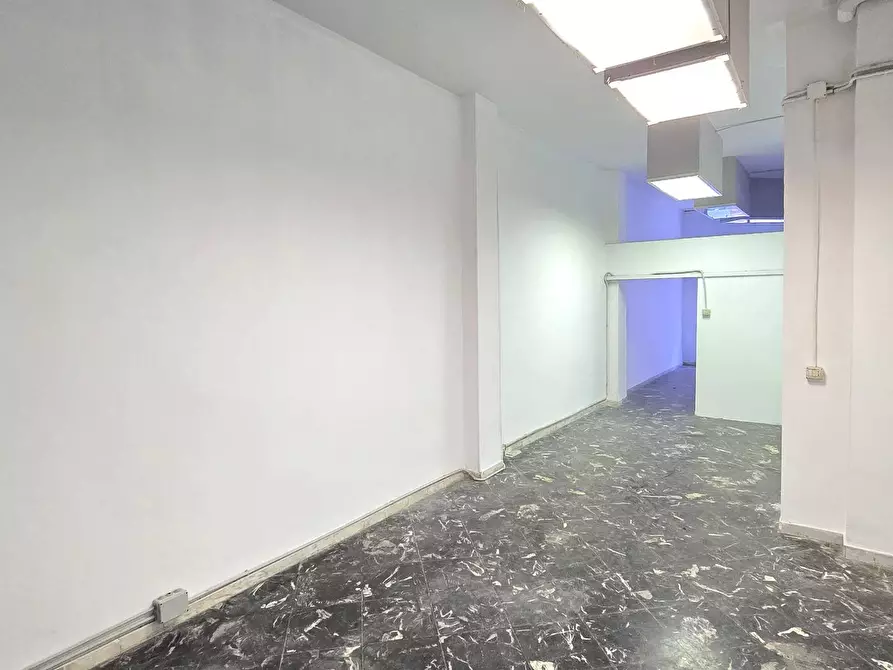 Immagine 7 di Locale commerciale in affitto  in VIA DEI MILLE 50/A a Bari