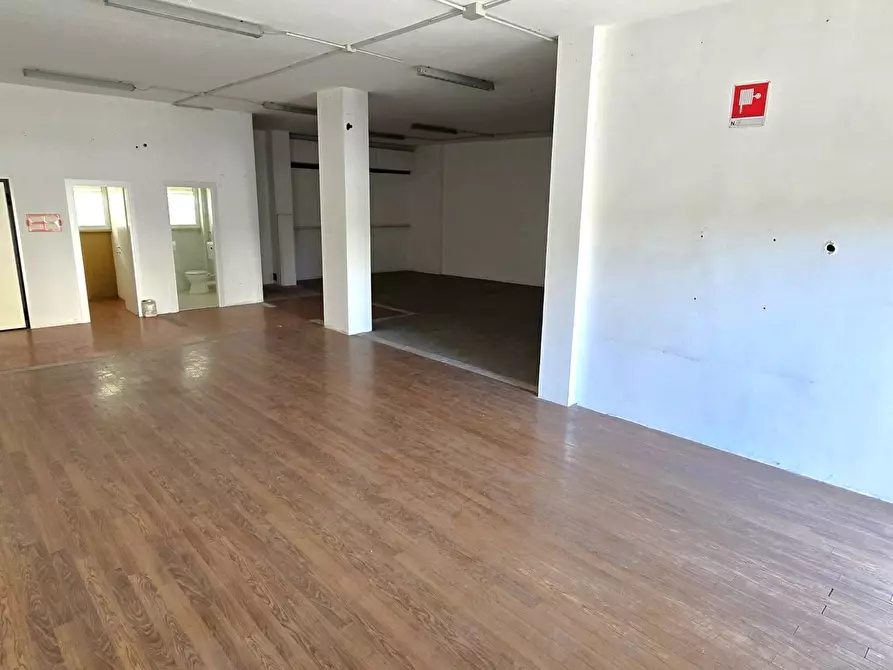Immagine 4 di Magazzino in vendita  in Via Luzzatti 15 a Bari