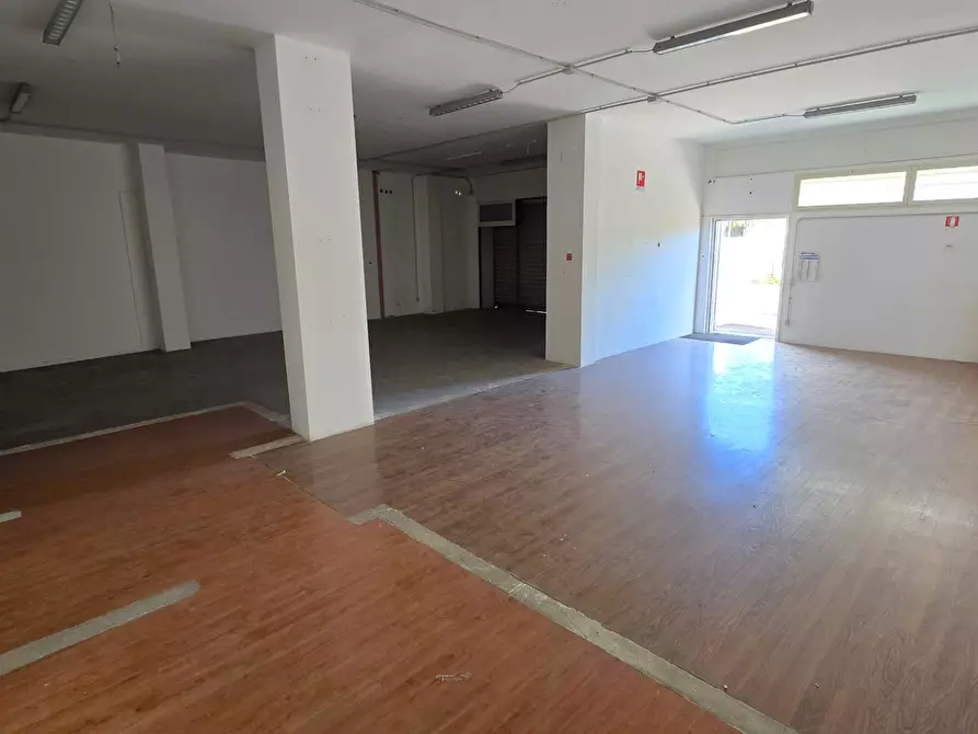 Immagine 5 di Magazzino in vendita  in Via Luzzatti 15 a Bari