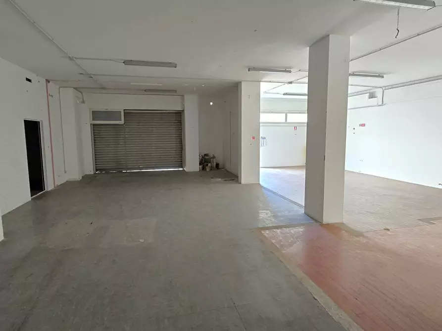 Immagine 6 di Magazzino in vendita  in Via Luzzatti 15 a Bari