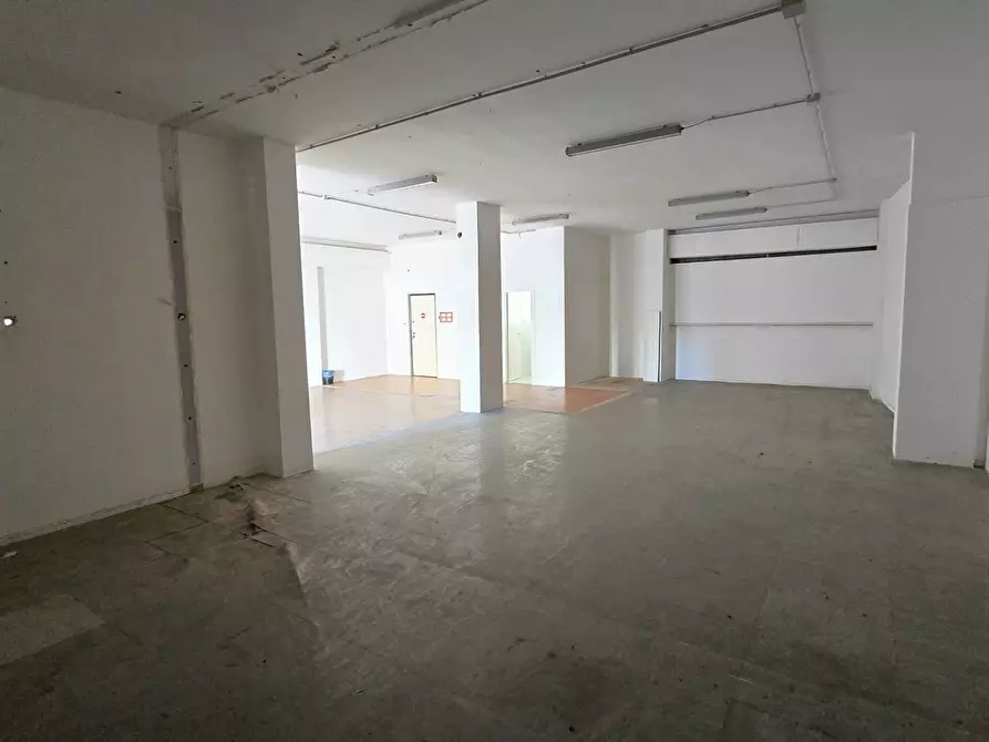 Immagine 7 di Magazzino in vendita  in Via Luzzatti 15 a Bari
