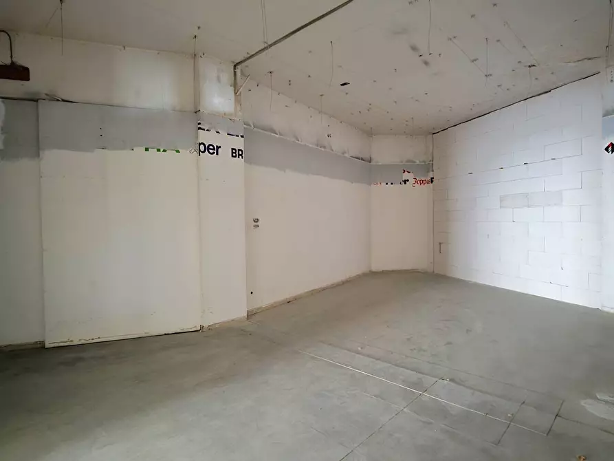 Immagine 8 di Magazzino in vendita  in Via Luzzatti 15 a Bari