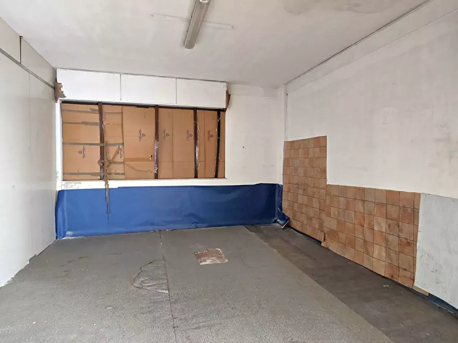 Immagine 6 di Magazzino in vendita  in VIA LUZZATTI 15 a Bari