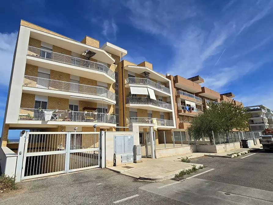 Immagine 1 di Locale commerciale in affitto  in VIA LORENZO VITALE 13 a Bari