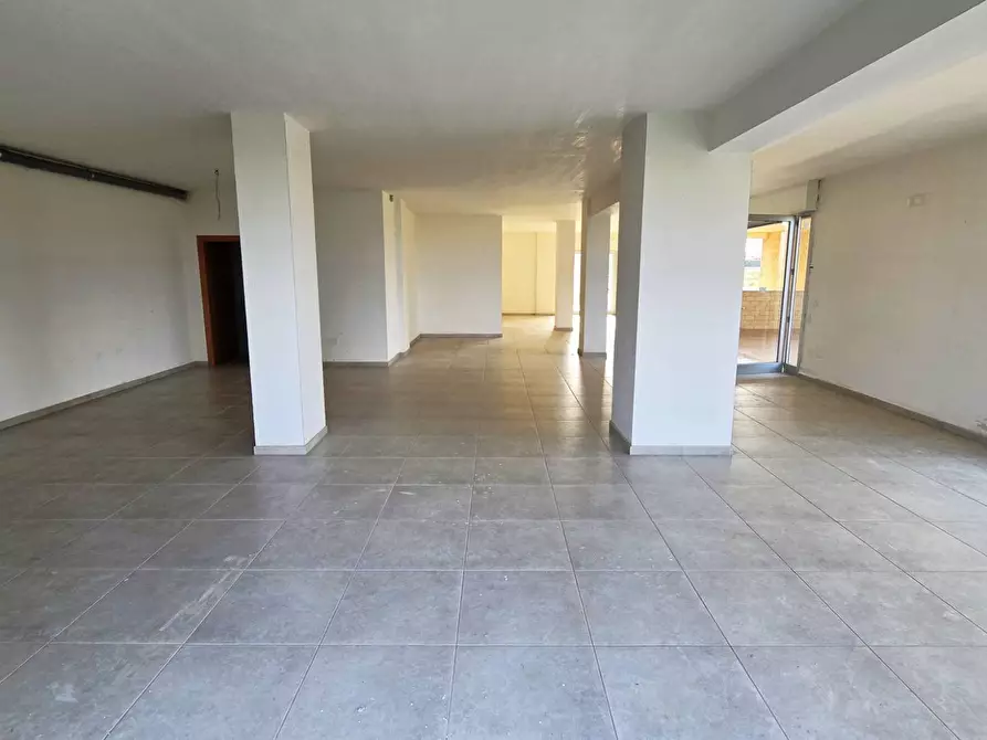 Immagine 6 di Locale commerciale in affitto  in VIA LORENZO VITALE 13 a Bari