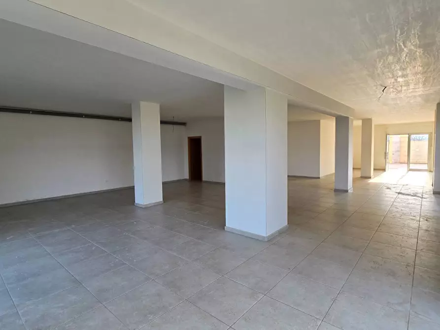 Immagine 8 di Locale commerciale in affitto  in VIA LORENZO VITALE 13 a Bari