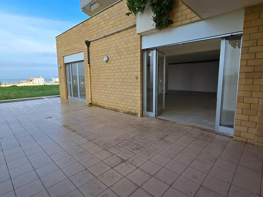 Immagine 11 di Locale commerciale in affitto  in VIA LORENZO VITALE 13 a Bari