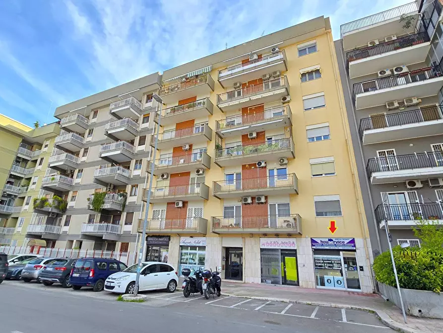 Immagine 1 di Locale commerciale in vendita  in Via Camillo Rosalba 18/A a Bari