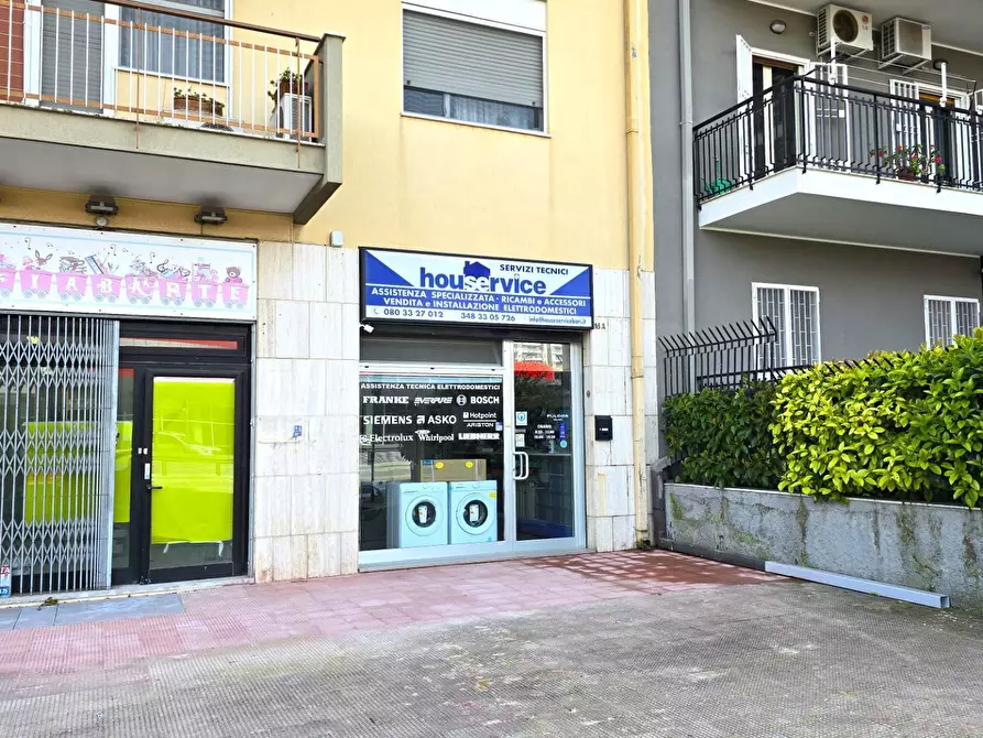 Immagine 2 di Locale commerciale in vendita  in Via Camillo Rosalba 18/A a Bari