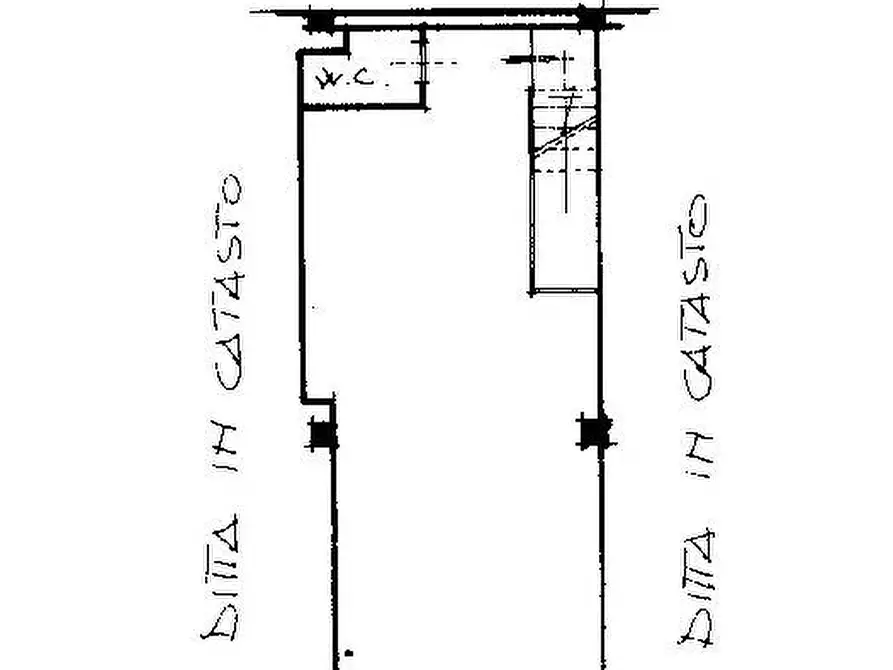 Immagine 4 di Locale commerciale in vendita  in Via Camillo Rosalba 18/A a Bari