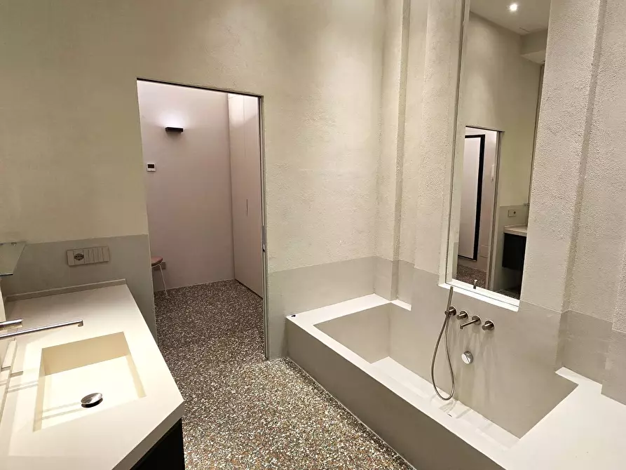 Immagine 14 di Appartamento in vendita  in VIA CATTARO 51 a Bari