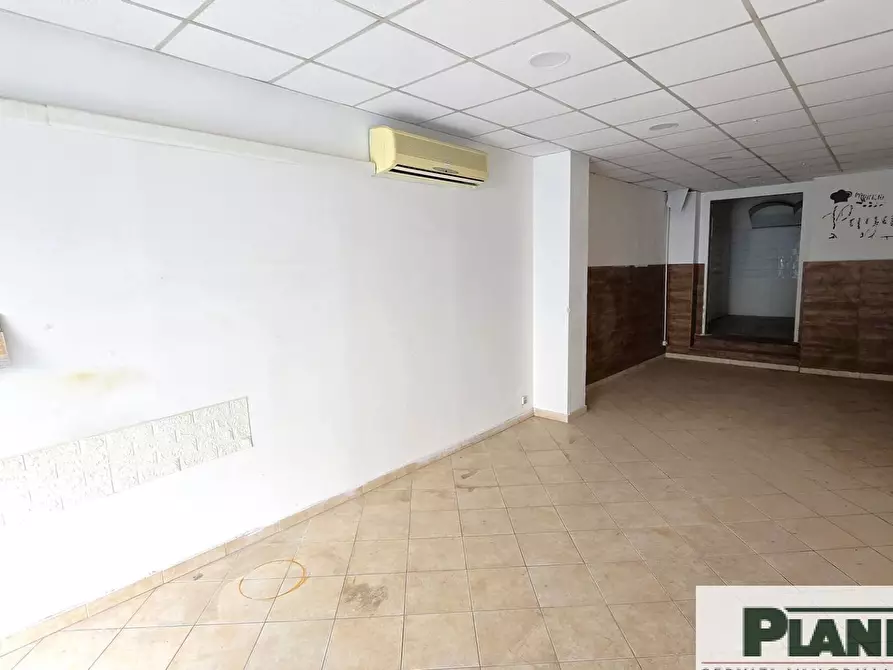 Immagine 4 di Locale commerciale in affitto  in Corso Benedetto Croce 76/a a Bari