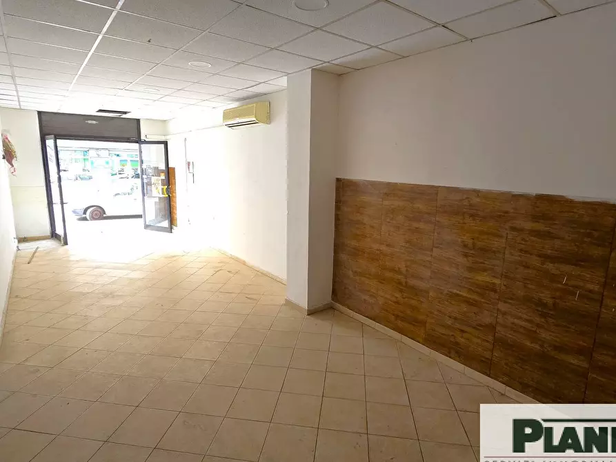 Immagine 5 di Locale commerciale in affitto  in Corso Benedetto Croce 76/a a Bari