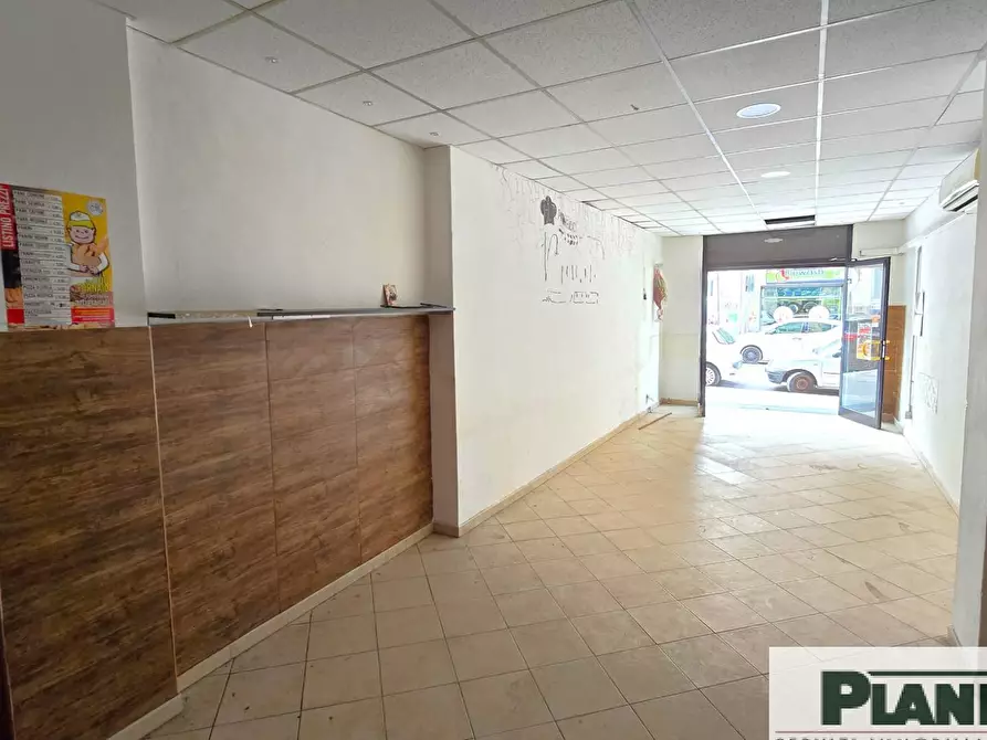 Immagine 6 di Locale commerciale in affitto  in Corso Benedetto Croce 76/a a Bari