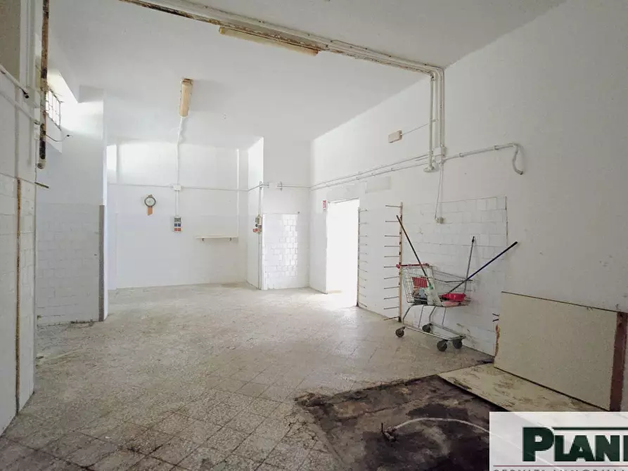 Immagine 8 di Locale commerciale in affitto  in Corso Benedetto Croce 76/a a Bari