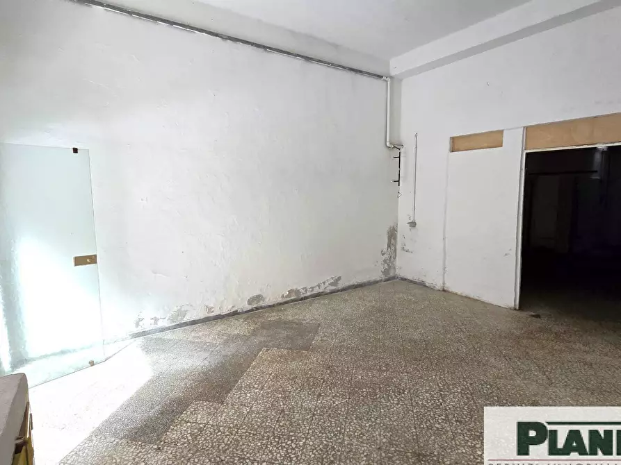 Immagine 12 di Locale commerciale in affitto  in Corso Benedetto Croce 76/a a Bari