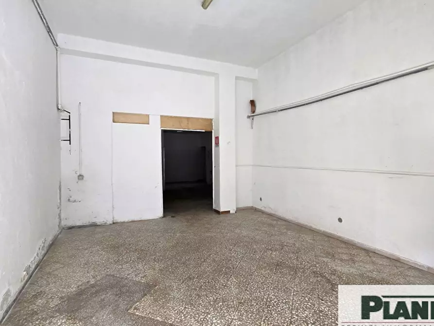 Immagine 13 di Locale commerciale in affitto  in Corso Benedetto Croce 76/a a Bari