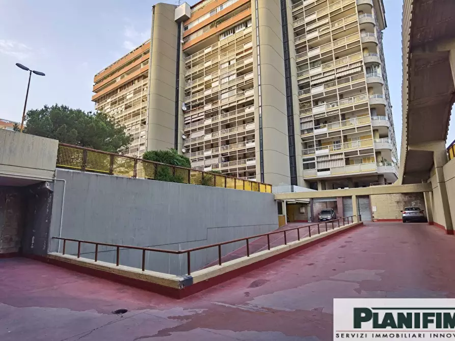 Immagine 2 di Box auto in vendita  in VIA GIOVANNI AMENDOLA 172 a Bari