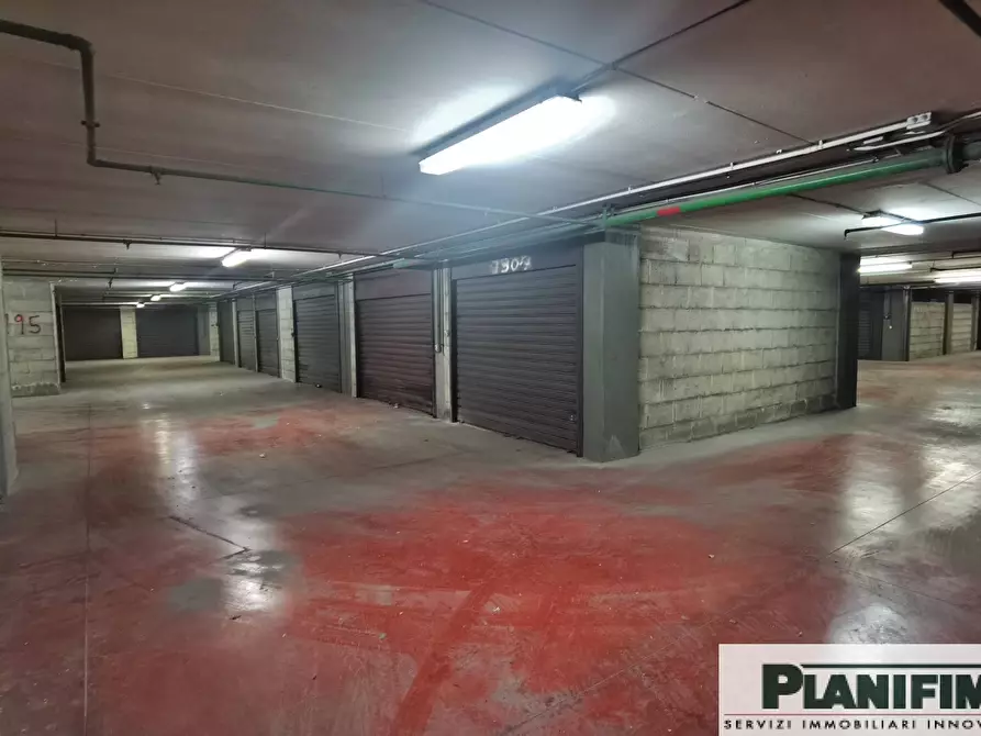 Immagine 3 di Box auto in vendita  in VIA GIOVANNI AMENDOLA 172 a Bari